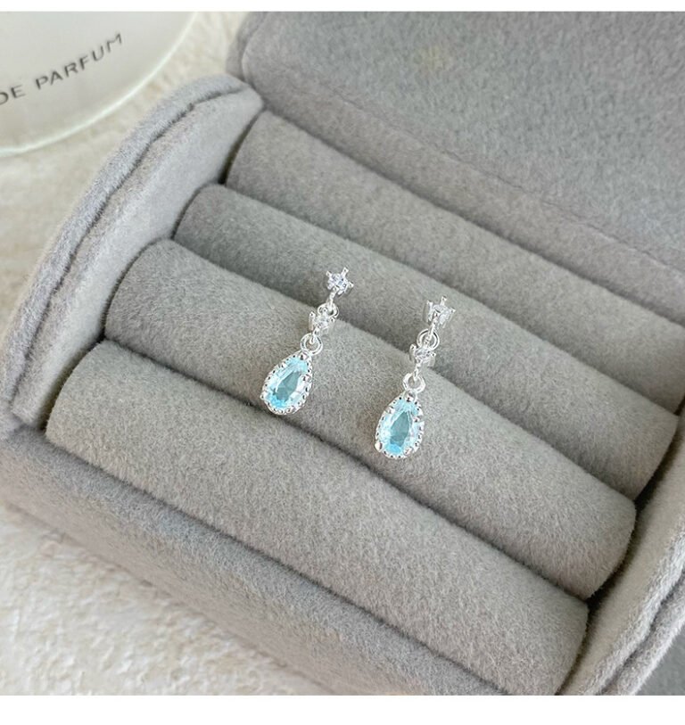 999  Fine Sterling Silver Blue Teardrop Zirconia Stud Earrings photo review