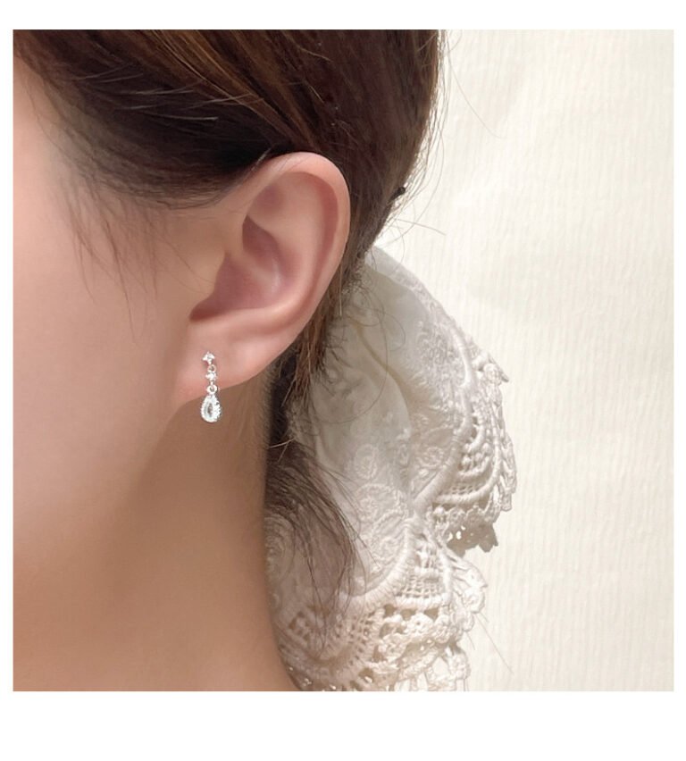 999  Fine Sterling Silver Blue Teardrop Zirconia Stud Earrings photo review
