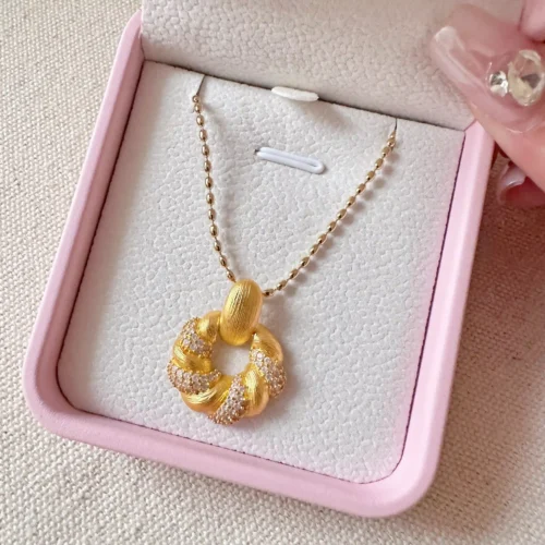 Twist bread pendant necklace, zircon decoration, gold plating, elegant design